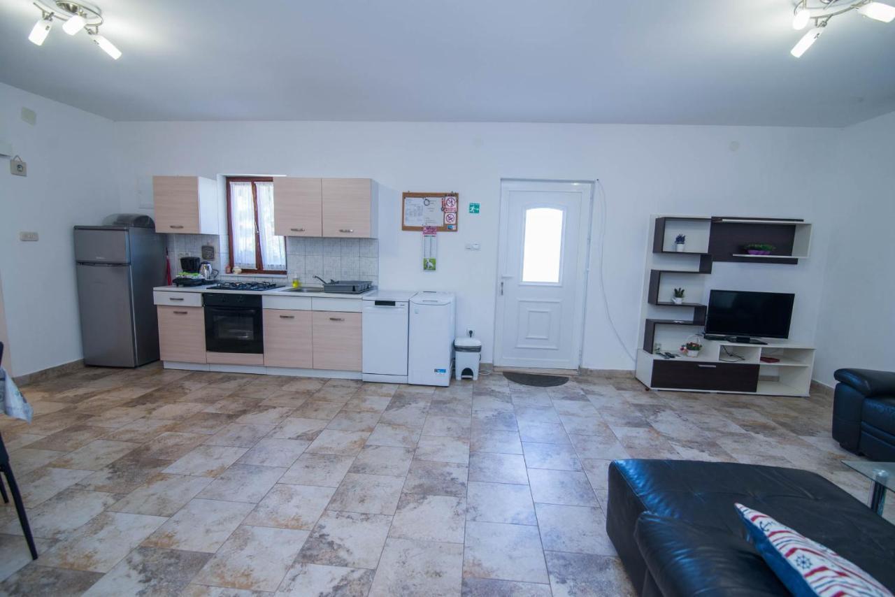 App Bonic Apartment Veli Losinj Ngoại thất bức ảnh