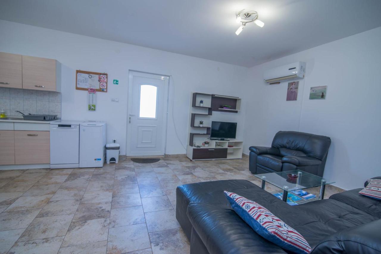 App Bonic Apartment Veli Losinj Ngoại thất bức ảnh